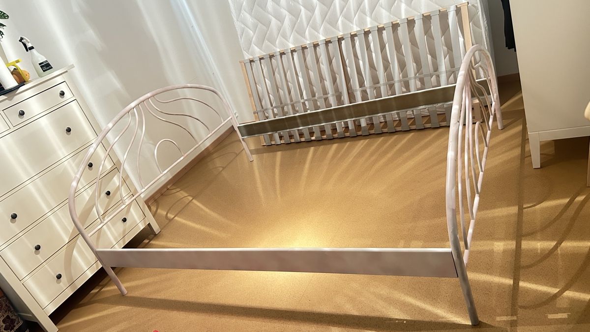Betten: Metall Bett – Gebraucht aus Zürich von hel_m6sl
