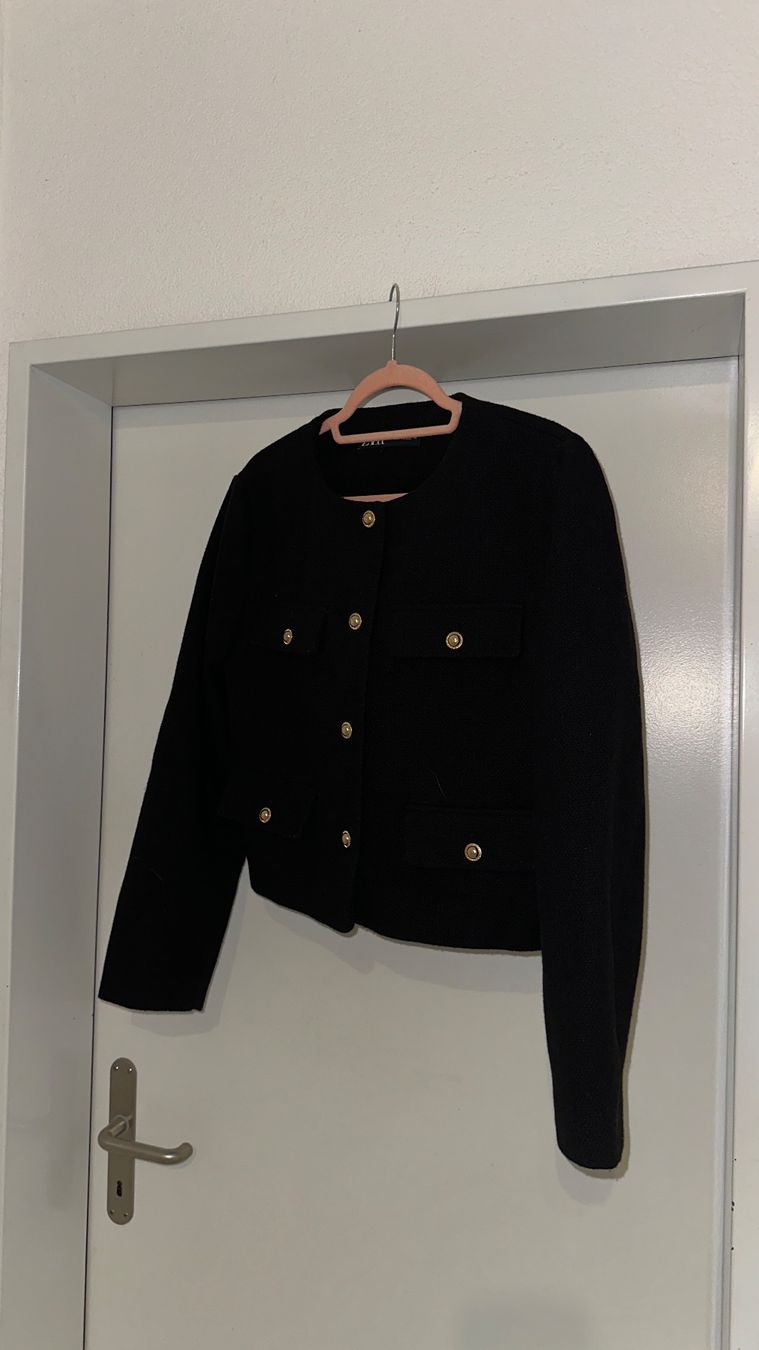 Zara Jacken: Schwarze Jacke Zara – Gebraucht aus Chur von sivik