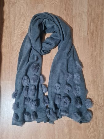 Écharpe chaude Le Kikke, gris avec pompon, comme neuf!