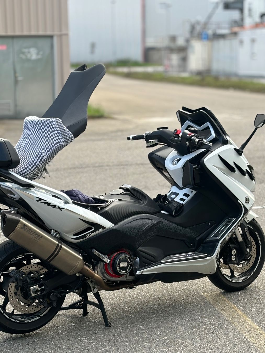 Yamaha Scooter: Tmax 530 2015 – Usato da Zürich venduto da Lemine09 3