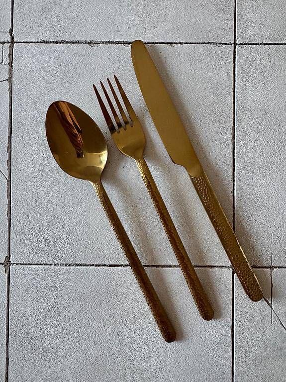 Couverts: Goldenes Besteck-Set H&M Home – D'occasion à Zürich par ebr_595v