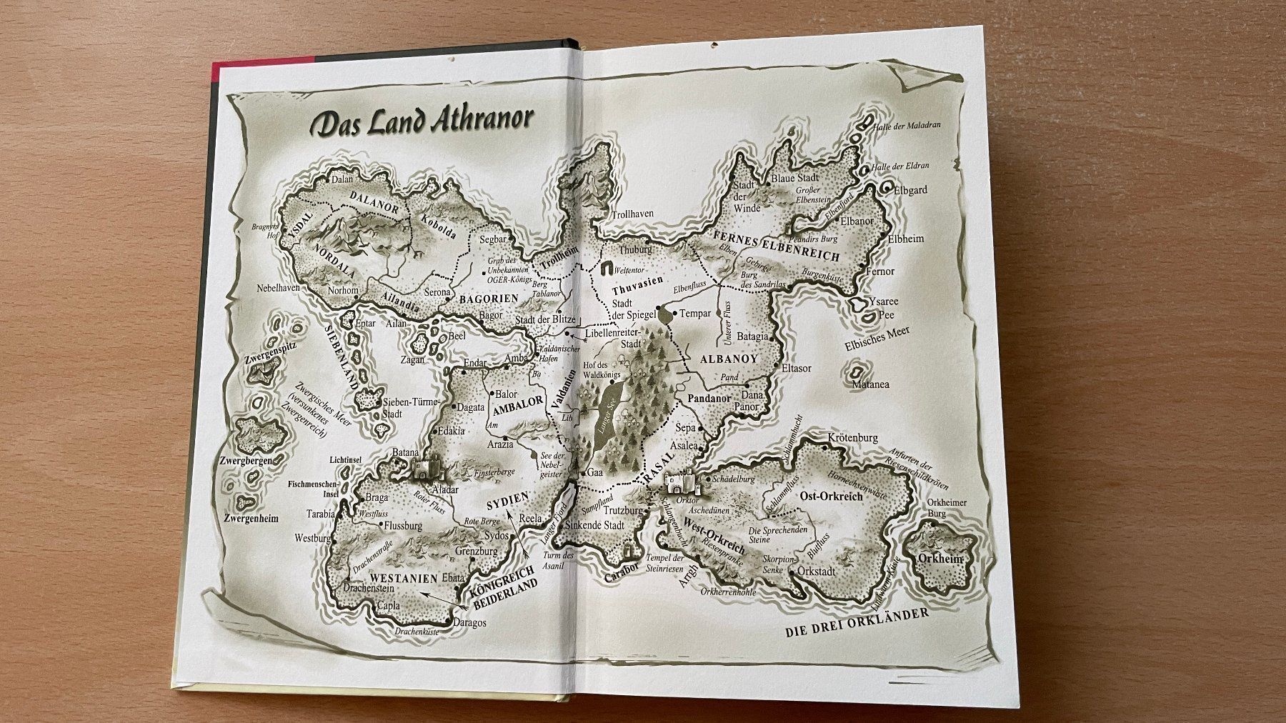 Libri: Die wilden Orks - Angriff der Orks – Usato da Glattfelden venduto da cybermaxx 2