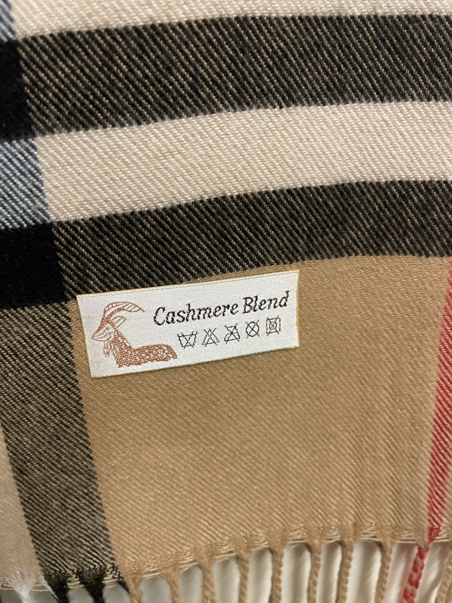 Foulard & Sciarpe: Cashmere Blend Scarf, Classic Check Pattern – Nuovo e nell'imballaggio originale da Buttikon SZ venduto da trzurigo 1
