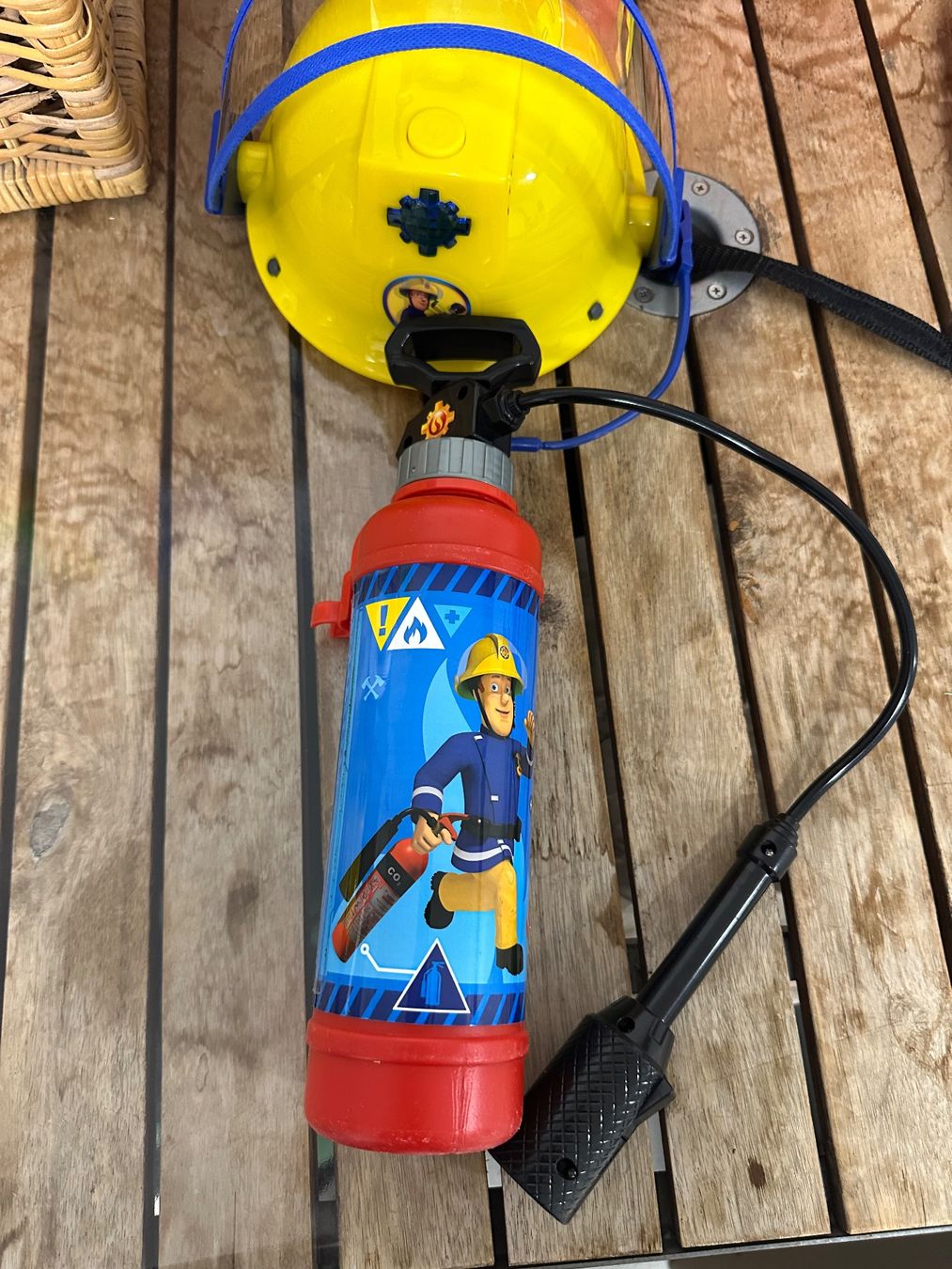 Giocattoli: Feuerwehrmann Sam Helm und Feuerlöscher – Usato da Kappel am Albis venduto da jus_mqz7