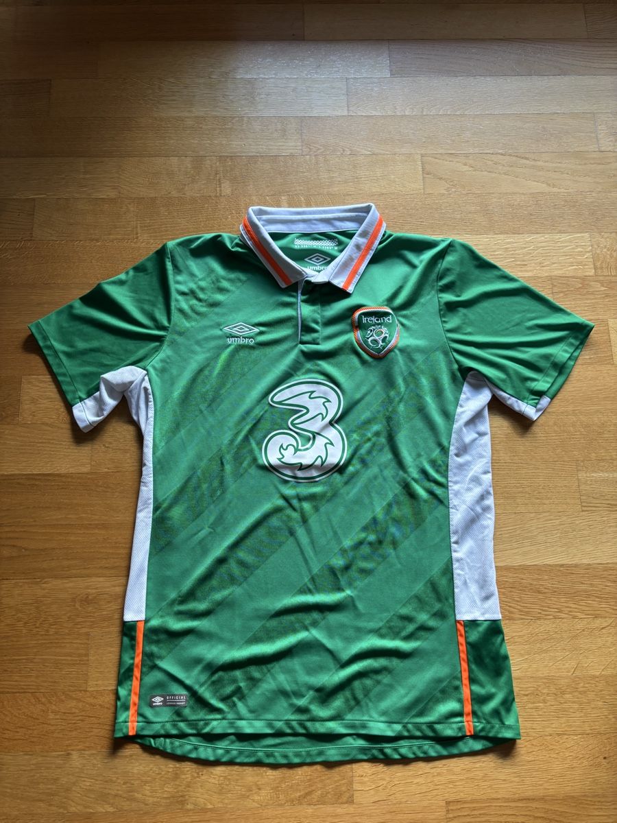 Umbro Canottiere & Pantaloni: Fussballtrikot Irland Umbro Grösse L – Usato da Winterthur venduto da Domihofmann