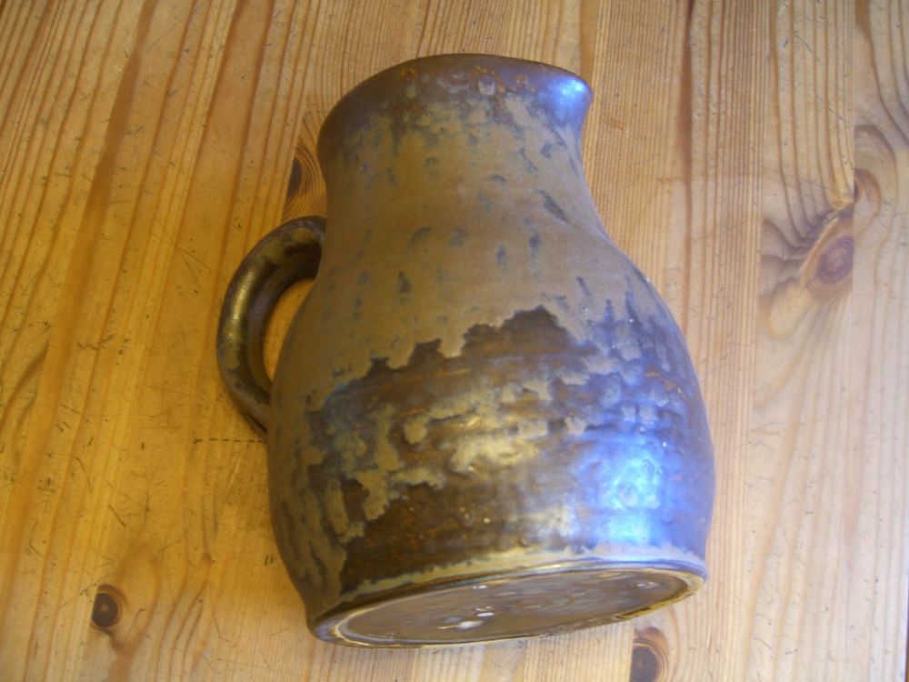 schöner, gebrannter, handgefertigter Keramik Krug, gemarkt (Gebraucht ...