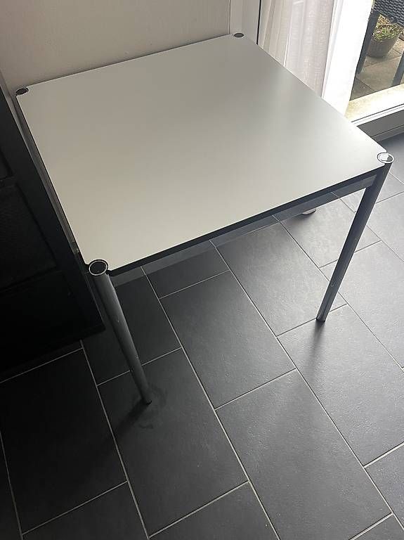 USM Tische: USM Haller Tisch, weiss,100 x 100cm – Gebraucht aus Altendorf von Camacaffee 1