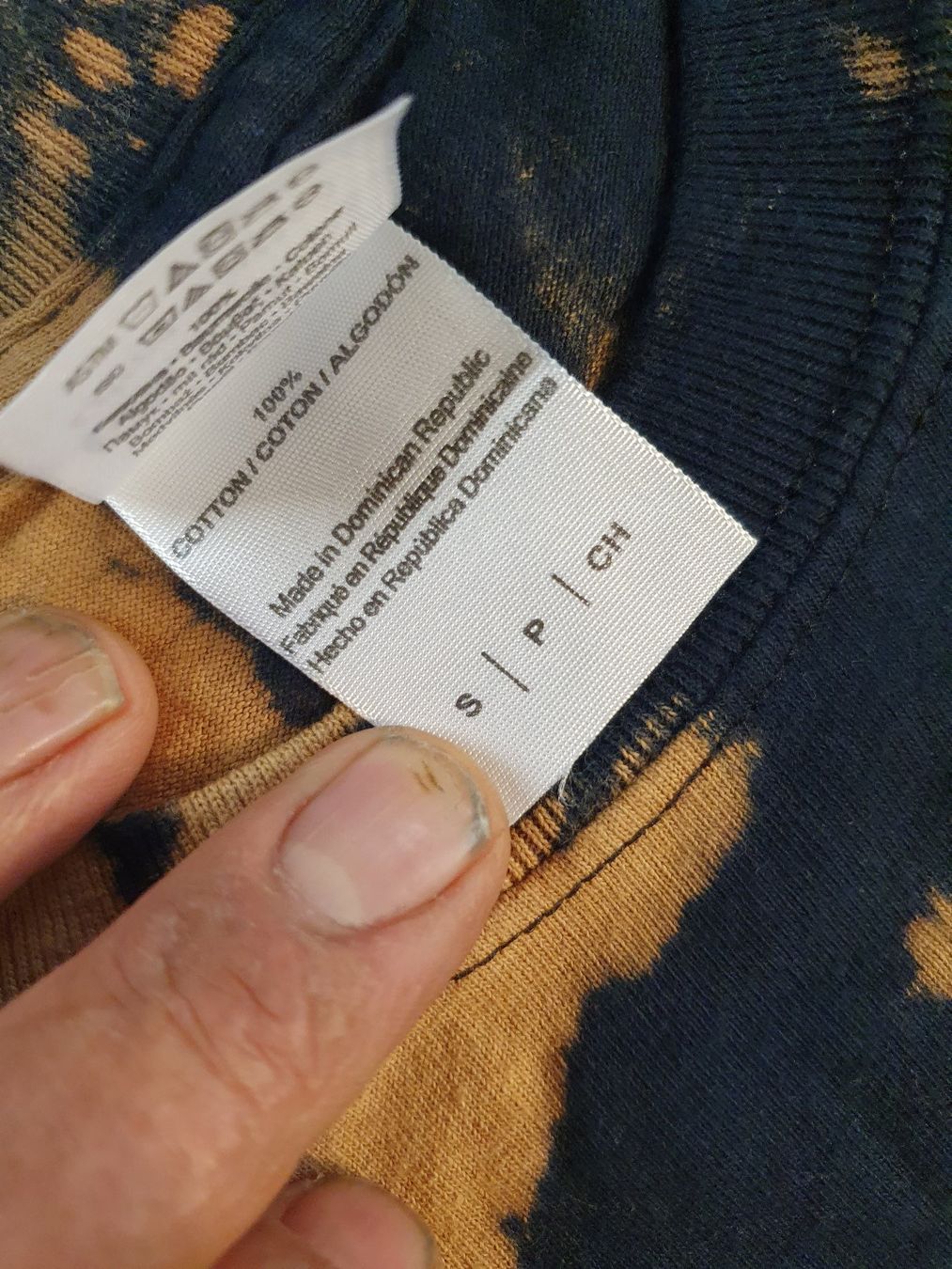 T-shirts: Gildan T-Shirt Batikmuster grösse M – D'occasion à Zürich par loosebone 3