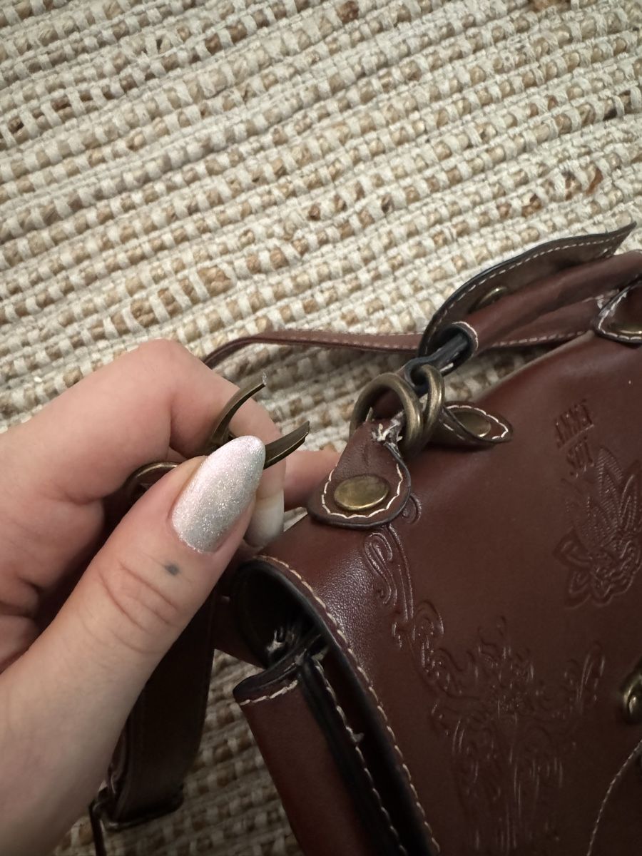 Taschen für Damen: Anna Sui braune Ledertasche – Defekt aus Winterthur von lioslaithscota 1