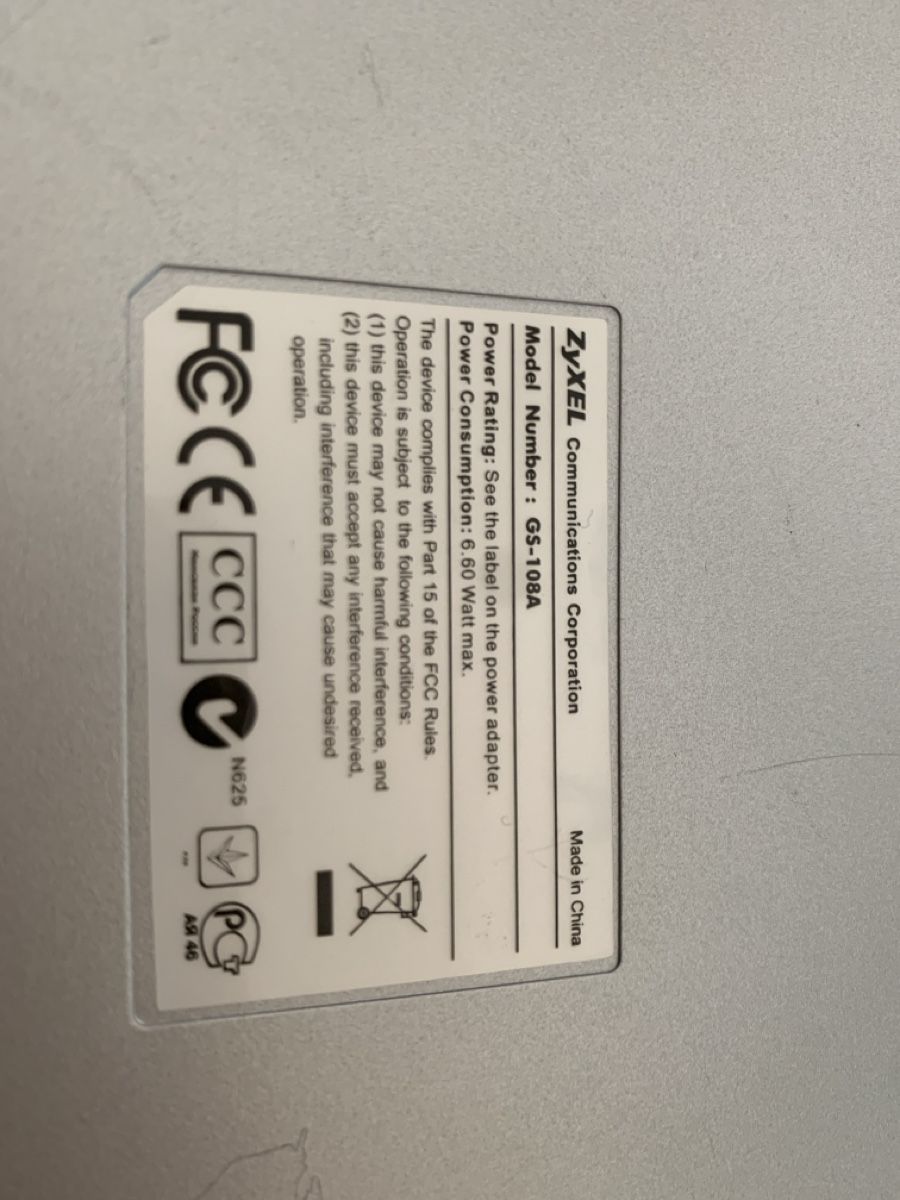 Zyxel Hub & Switch: Switch Zyxel GS-108A – Usato da Chardonne venduto da 245308 2