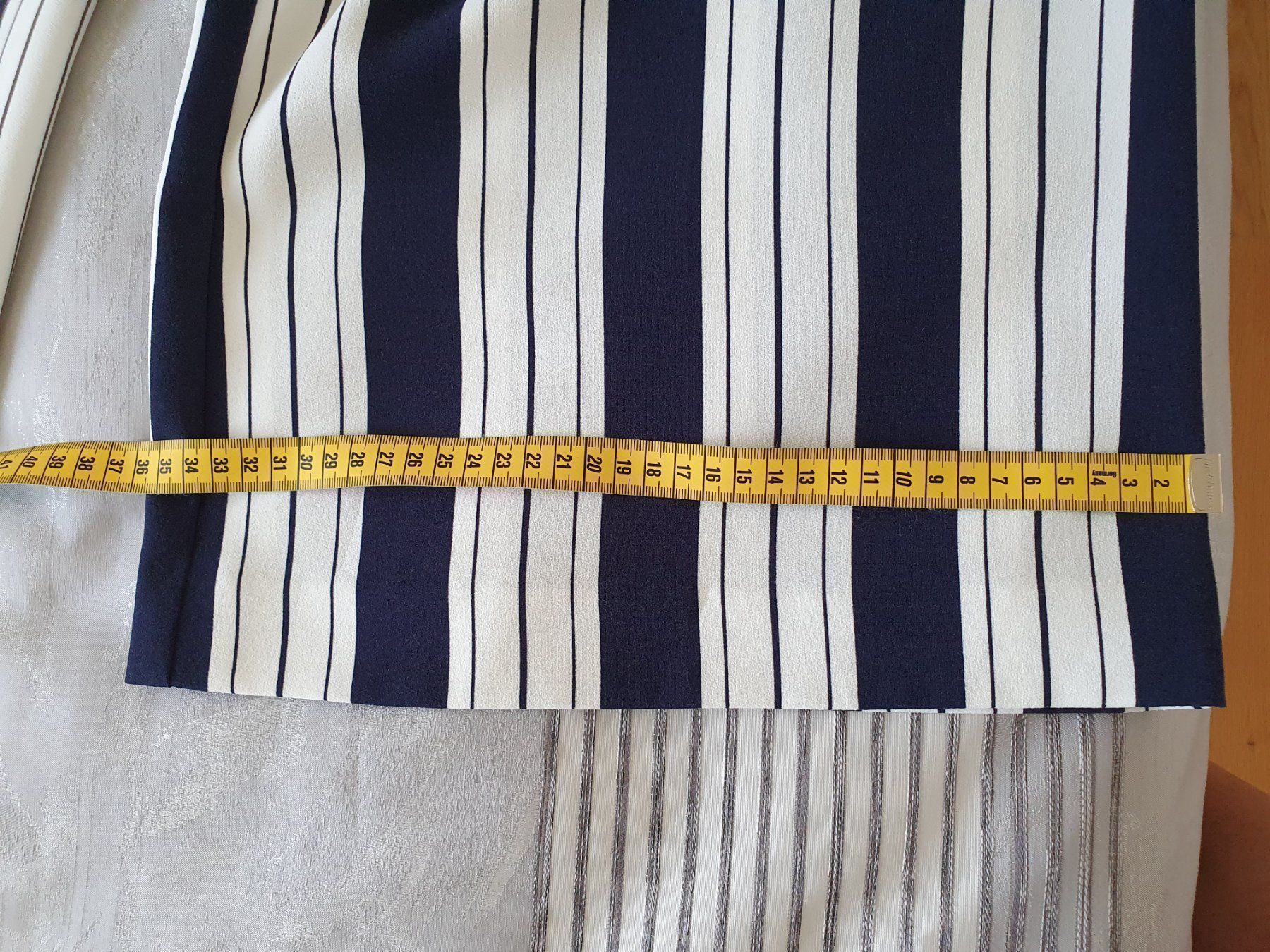H&M Tute: Trägerloser Jumpsuit – Usato da Zuchwil venduto da mag_mdx5 5