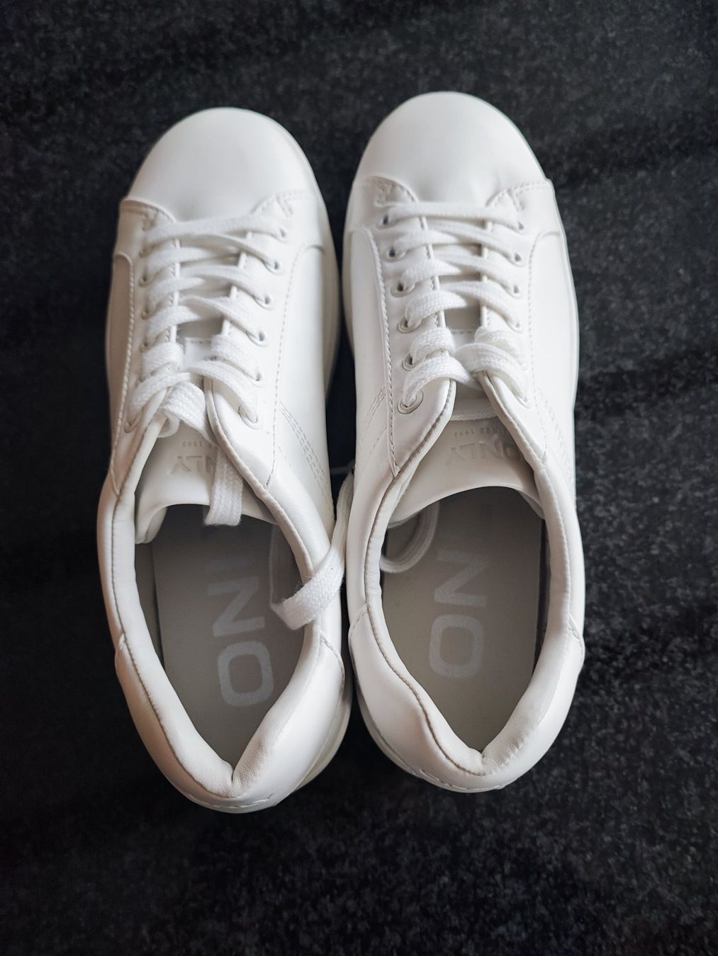 Only Scarpe da donna: *** Sneakers weiss Grösse 40 *** – Nuovo (secondo la descrizione) da Othmarsingen venduto da Othm13