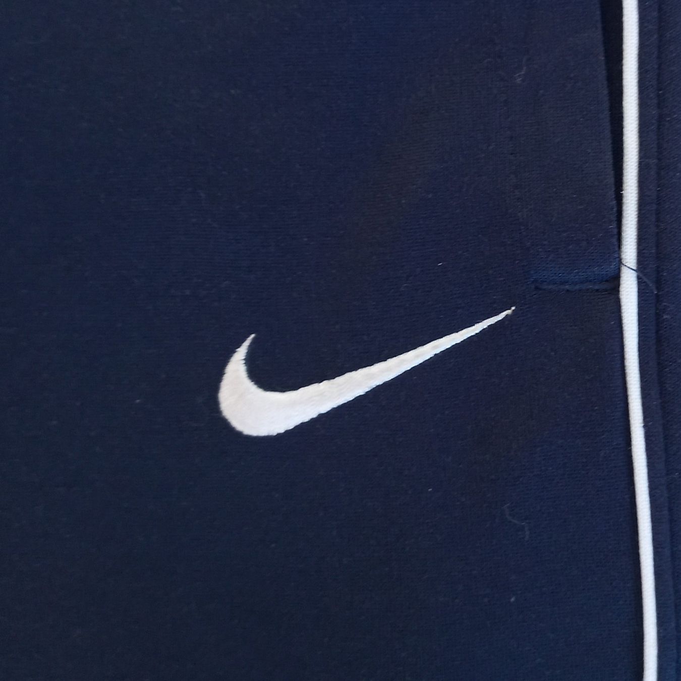 Nike Pantalons: Vintage Nike Jogging (L) – D'occasion à Chamoson par Sapoloshop 1
