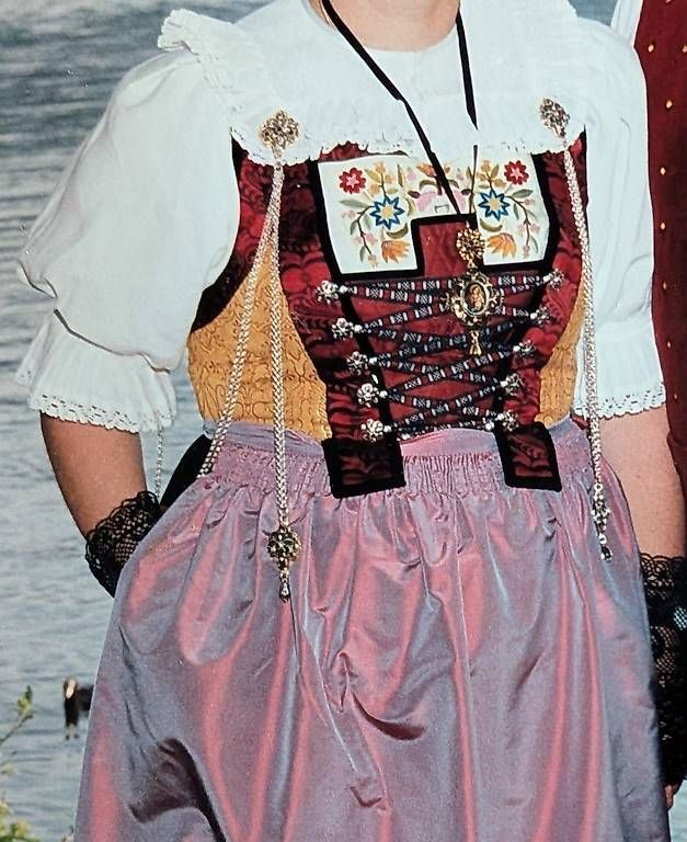 Vestiti: Luzerner Festtagstracht Gr. 46 – Usato da Brittnau venduto da Federleicht20