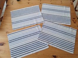 4 gestreifte Tischsets