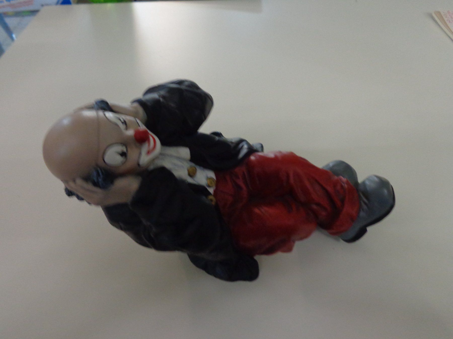 Statuette: Gilde Clown sitzend höre nix Hemd schwarz – Usato da Liestal venduto da Gecko16 5