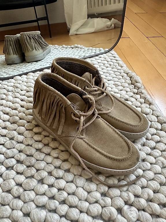 Scarpe da donna: Boho Lederschuhe Naturleder mit Fransen – Usato da Luzern venduto da dariajenni
