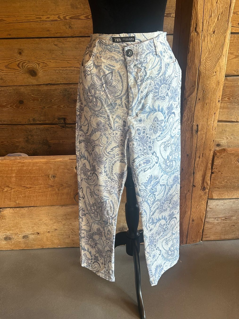 Zara Pantaloni: Zara pantalon – Usato da Val-d'Illiez venduto da Dombou