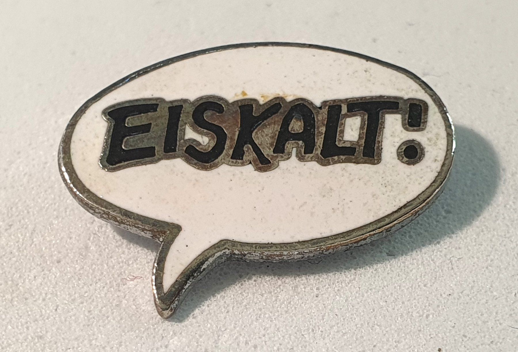 Plaquettes & Badges: Z856 - Pin Sprechblase...  EISKALT! – D'occasion à Reinach BL par Boston-Verkauf