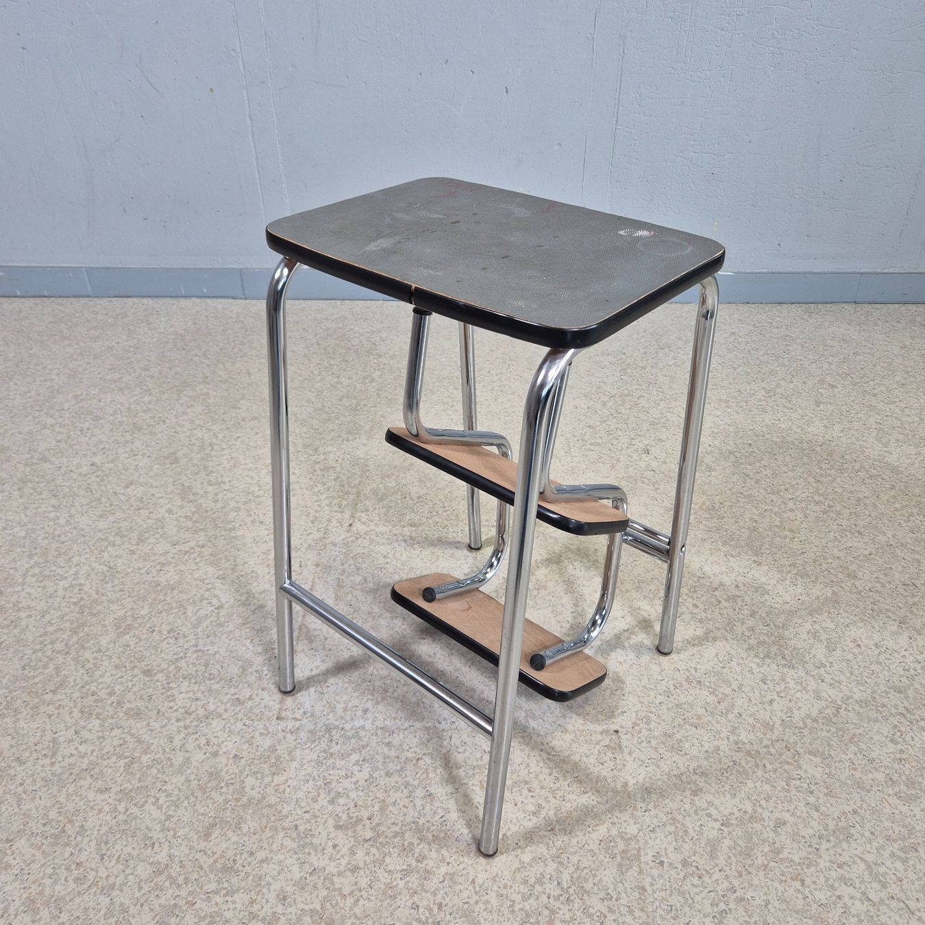 Sgabelli: Step-Stool Tritthocker 3-Tritt Hocker grau – Usato da Nottwil venduto da Wondewa-Shop 3