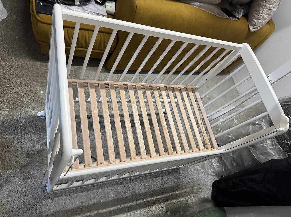 Letti: Babybett / Gitterbett  – Usato da Lengnau BE venduto da MarinoT 1