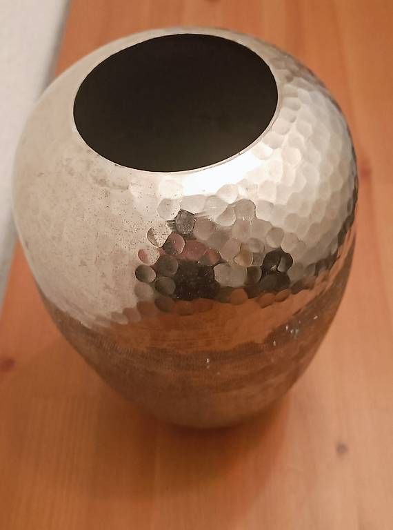 Vasen & Gefässe: dekorative Vase Mink in silberner Farbe – Gebraucht aus Bern von sv-trade 2