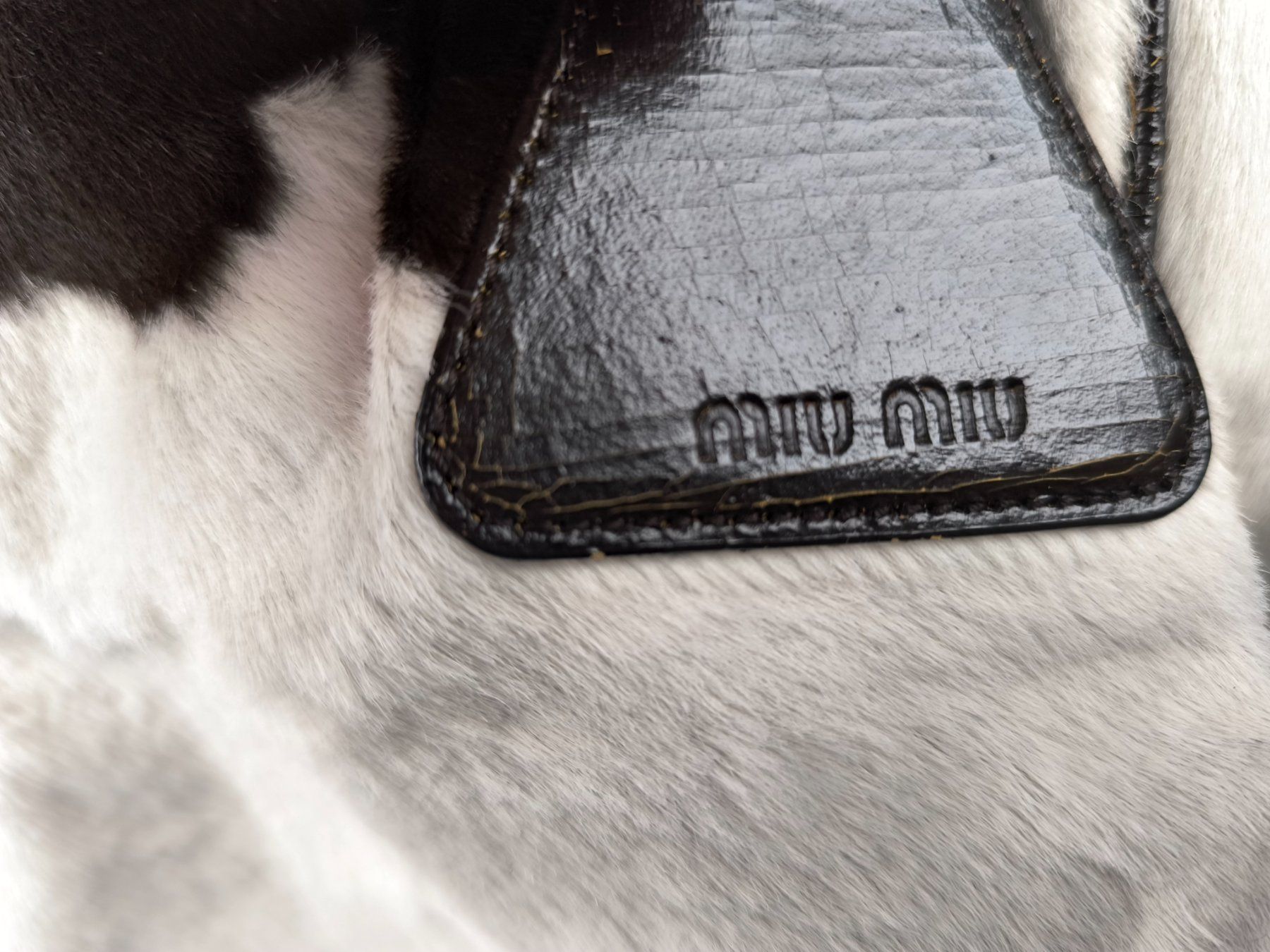 Miu Miu Sacs femmes: Miu Miu Handtasche Kuhfell – D'occasion à Rüti ZH par Restwert_Rueti_ZH 2