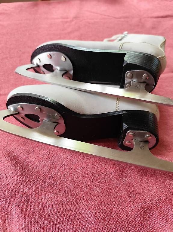 Pattini da ghiaccio: Kinder Schlittschuhe Gr. 35 – Usato da Thusis venduto da phil_gr 1