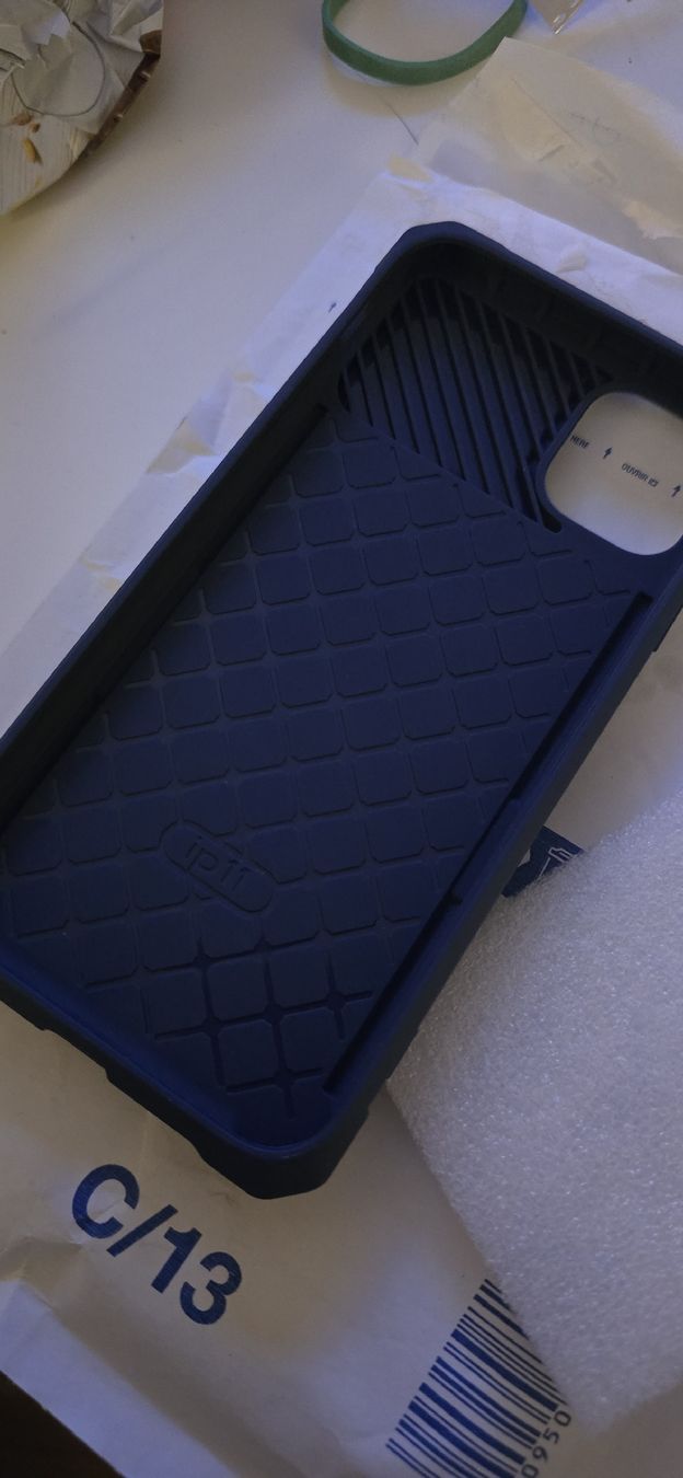 Apple Covers & Schutzfolien: iPhone 11 Schutzhülle – Neu und originalverpackt aus Laufen von Miggeli88 1