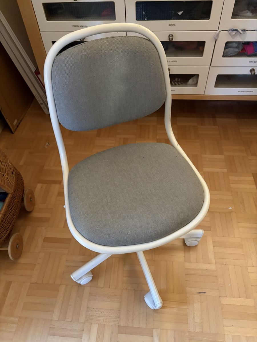 Ikea Stühle: Kinder Bürostuhl – Gebraucht aus Winterthur von K1ang
