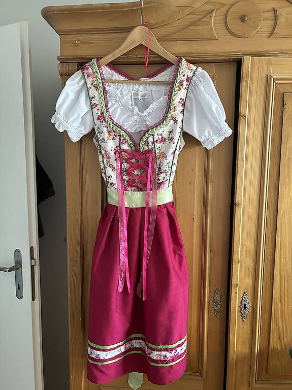 Kleider: Dirndl  von Alpin Gr 38 mit Zubehör  – Gebraucht aus Romanshorn von mar_5ssl