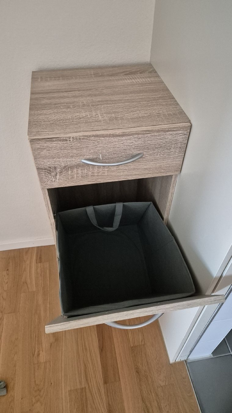 Cassettiere: Oak effect cabinet with drawer and door. 97 cm – Usato da Zürich venduto da ManuelMB 2