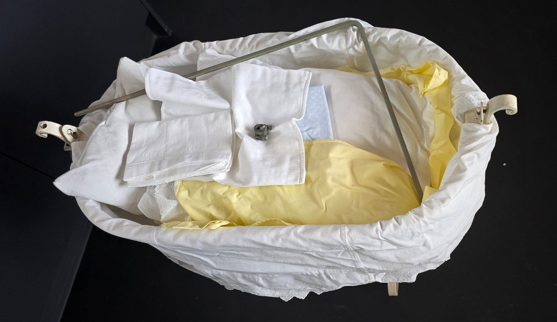 Giocattoli: puppenbett / wiege eisen antik – Usato da Linden venduto da Rsushi 2