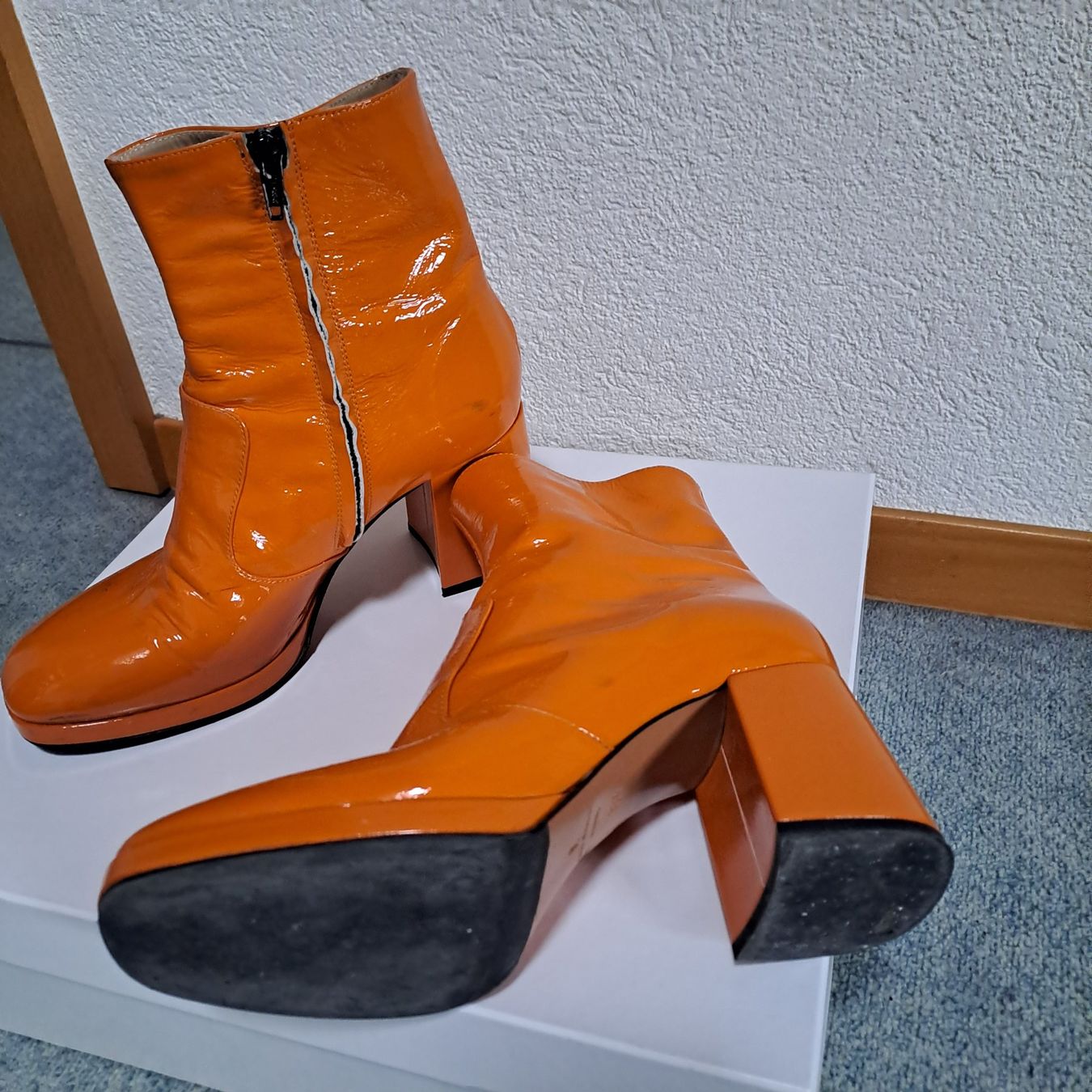 Scarpe da donna: Orange Lack Stiefelette, Gr. 38,5 – Usato da Frauenfeld venduto da Andadaa 2