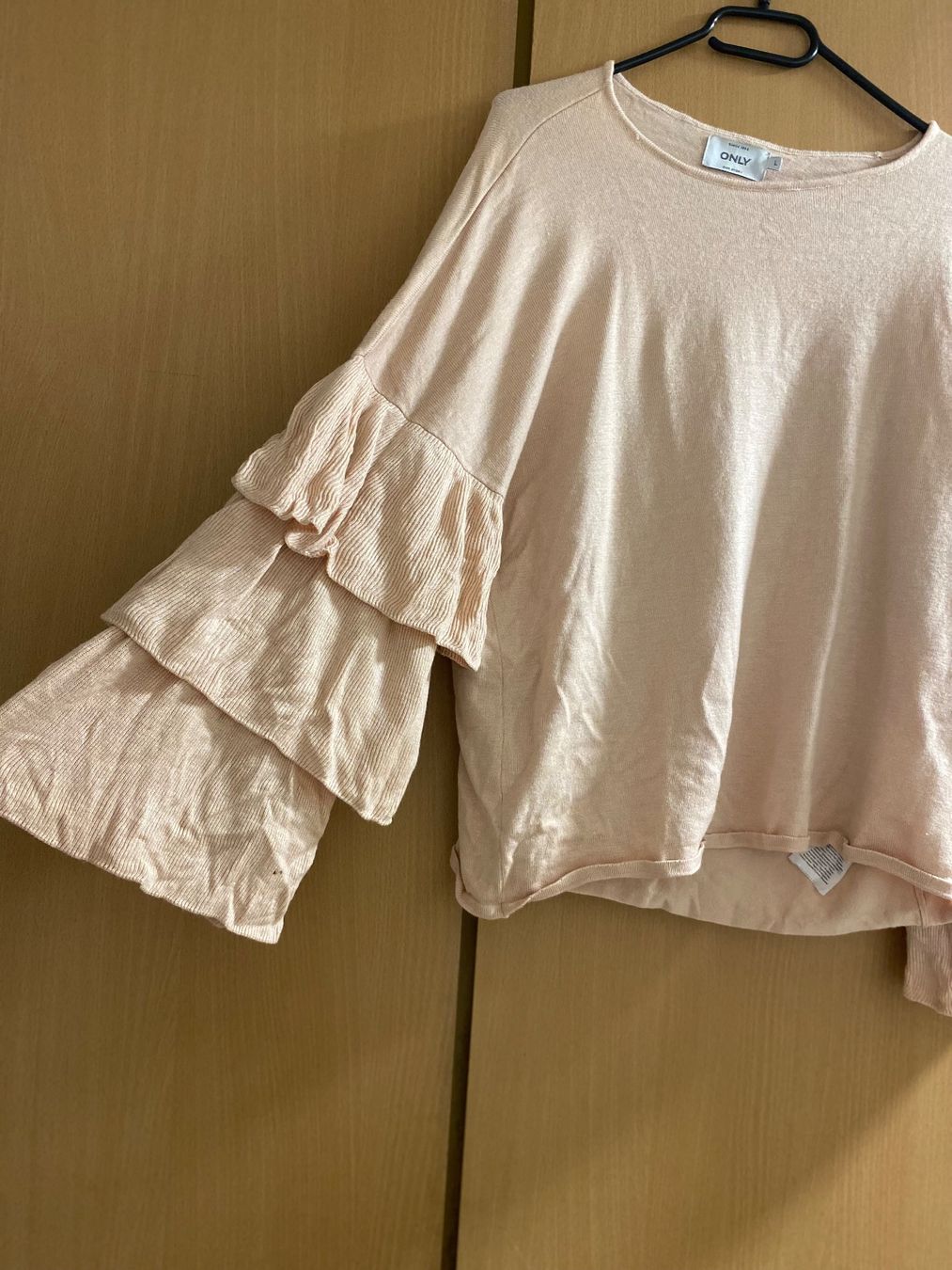 Only Pullover & Sweatshirts: Only Pullover mit Rüschenärmel, Grösse M, Top Zustand – Neu (gemäss Beschreibung) aus Steckborn von Amandabraun96 3