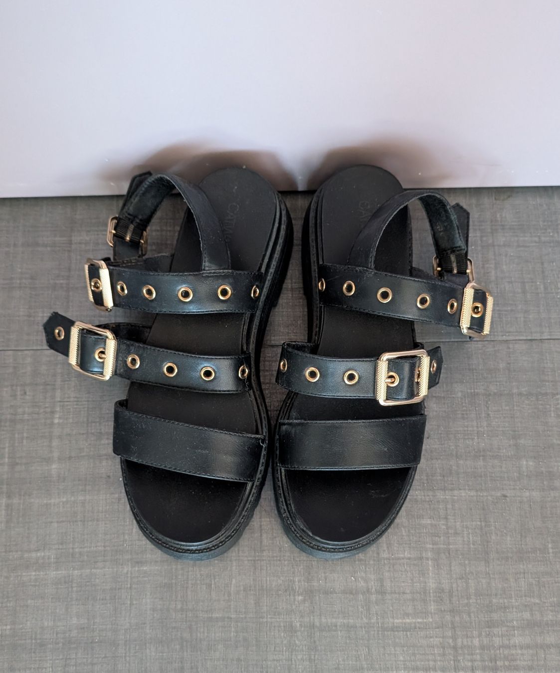 Scarpe da donna: Black Platform Sandals with Gold Buckles - Size 38 – Nuovo (secondo la descrizione) da Meyrin venduto da att_mgj5 1