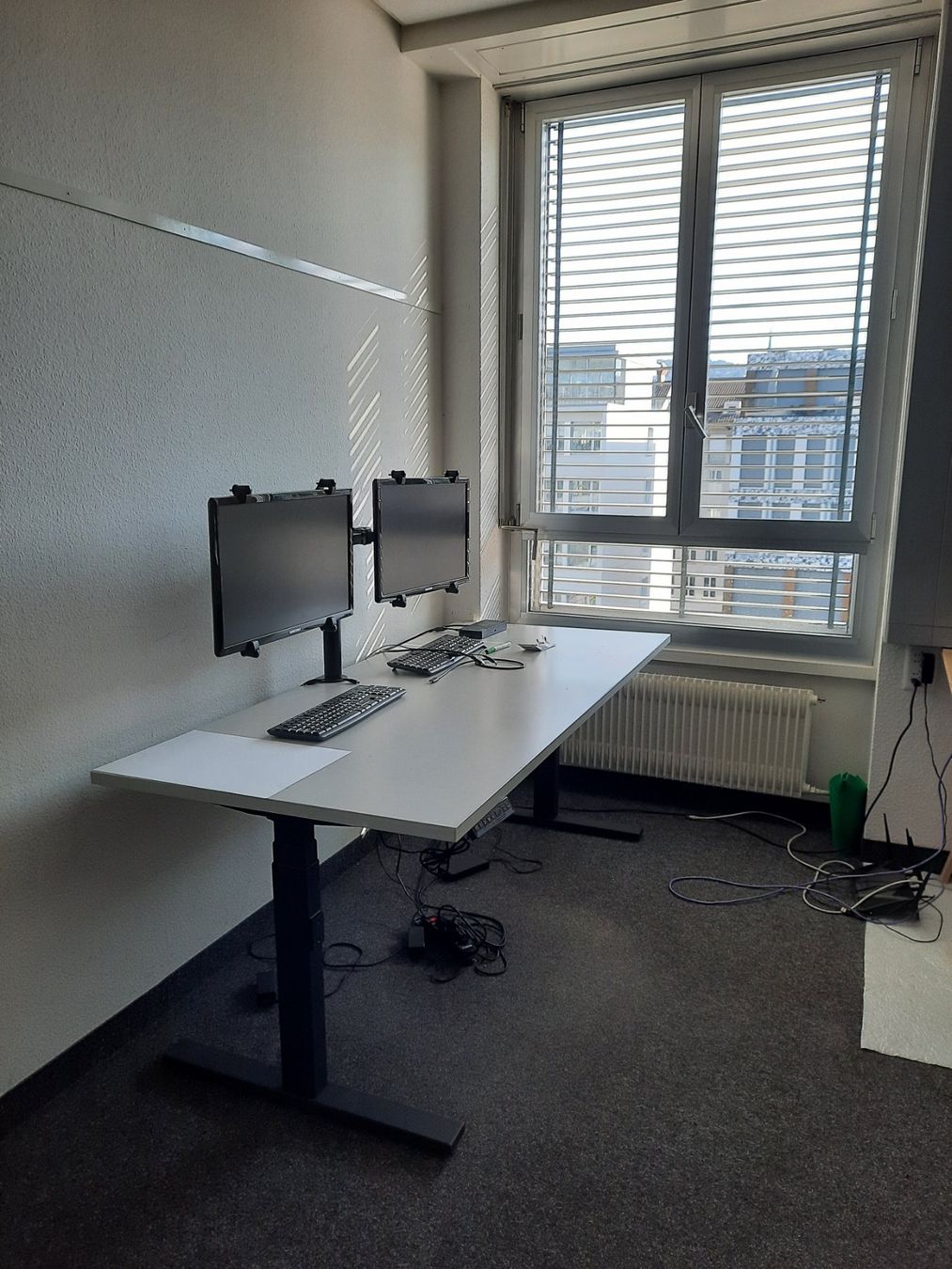 Ferramenta: Haken fur Monitors, inklusive 2 Monitors – Usato da Zürich venduto da crdrmn77 1