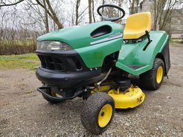 Rasentraktor John Deere