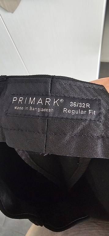 Pantaloni: schwarze Anzugshose in Grösse 36/32 – Usato da Gipf-Oberfrick venduto da Stefania02-91 1