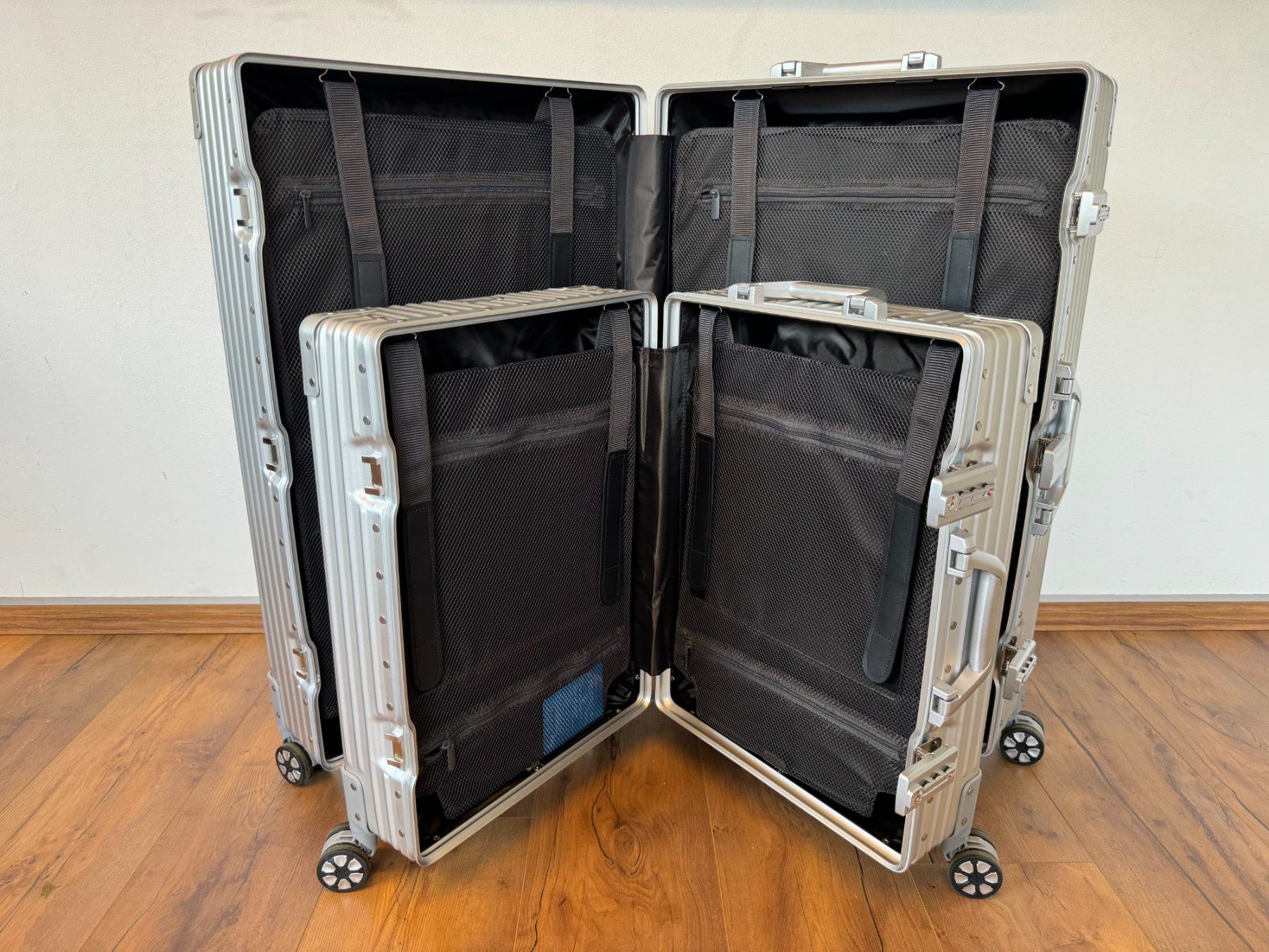 Valigie: 2 teiliges Aluminium Koffer BUNDLE SET gateBAG in SILBER NEU – Nuovo e nell'imballaggio originale da Bergdietikon venduto da shopAgent 7