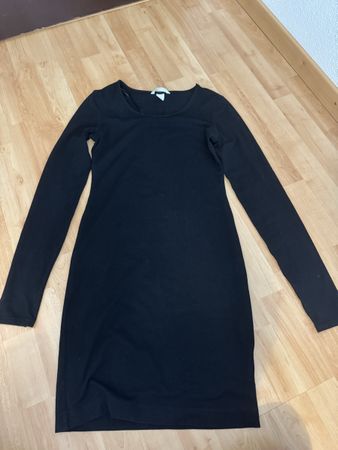 Robe noire élégante, moulante