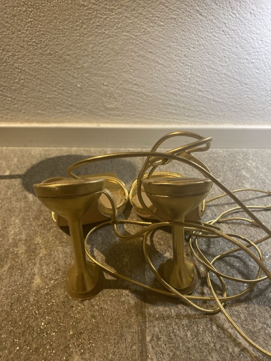 Scarpe da donna: Tacco oro – Usato da Davesco-Soragno venduto da Chichijango 1