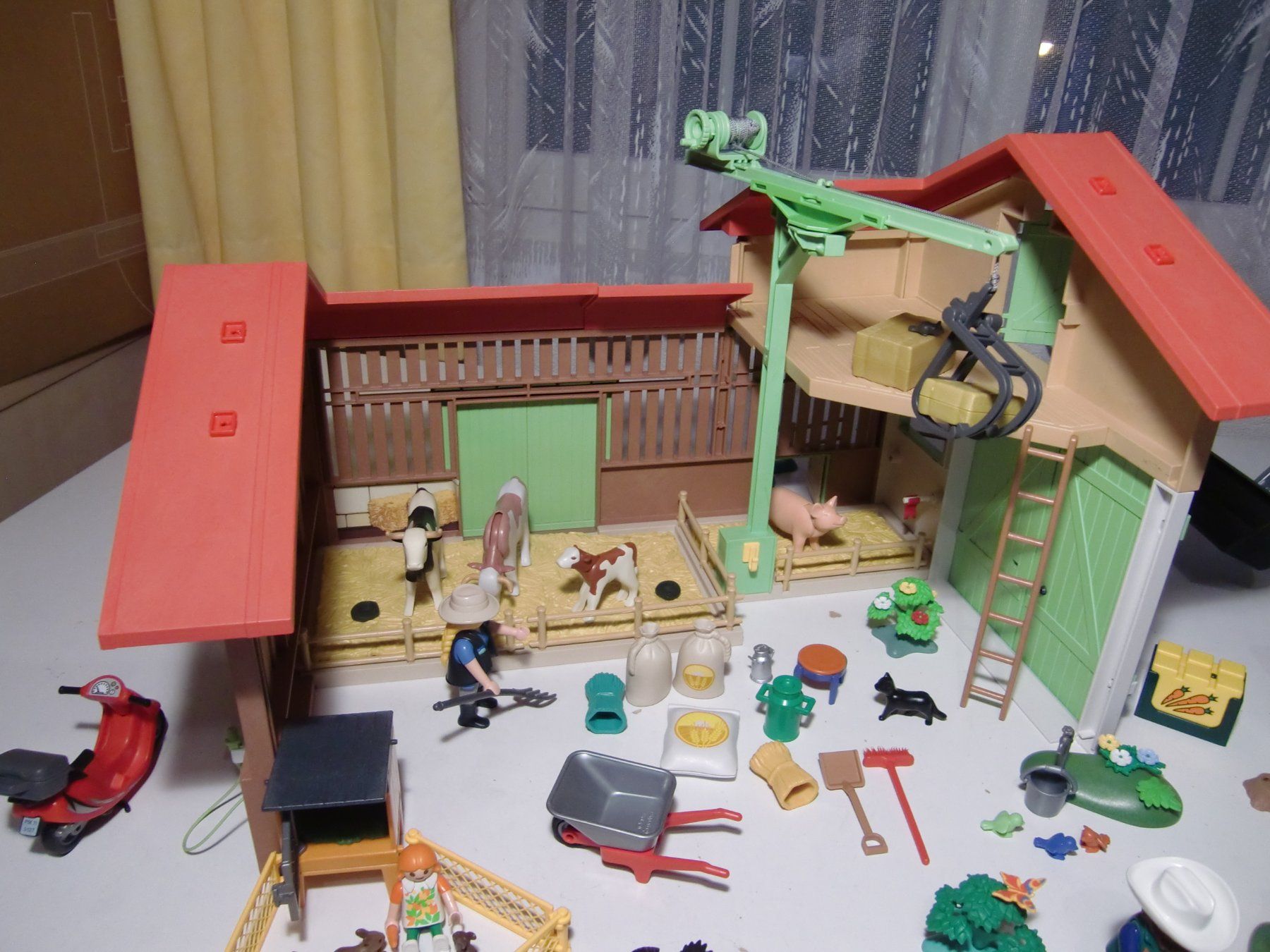 Playmobil Spielzeuge: Playmobil Bauernhof mit Traktor – Gebraucht aus Arbon von 200sterne 1