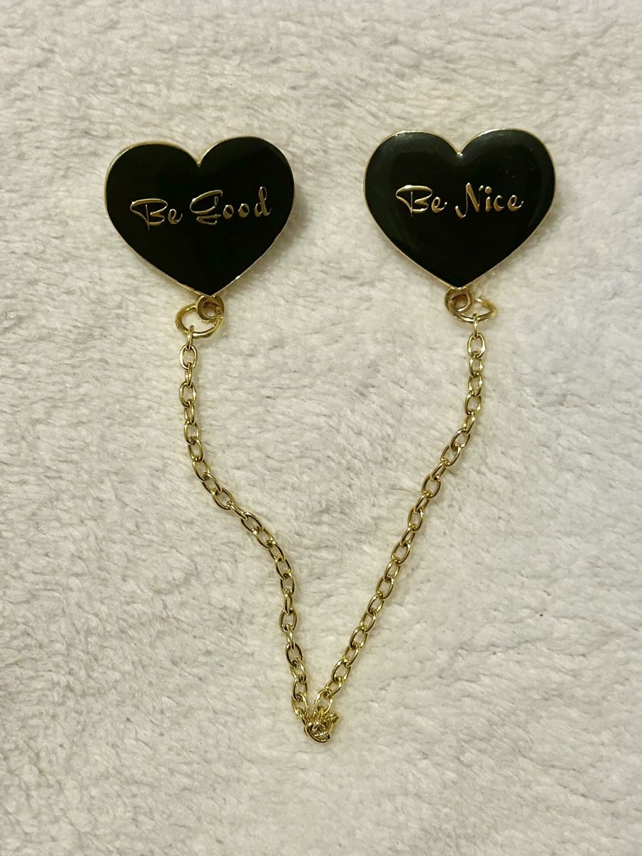 Plaketten & Abzeichen: Pin Herzen Be Good Be Nice – Gebraucht aus Uster von xBeccax
