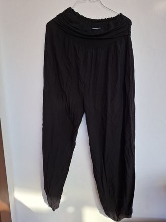 Hosen schwarz dünn  Grösse M Zebra