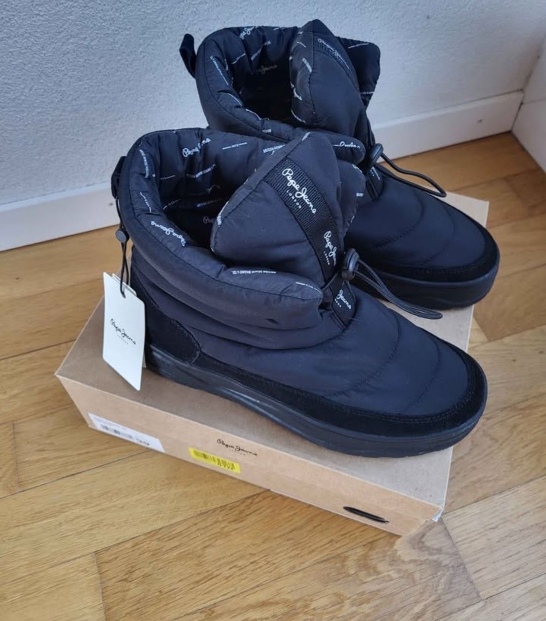 Pepe Jeans Scarpe da donna: Bottes de neige  39 – Nuovo e nell'imballaggio originale da Lavey-Village venduto da agaddy