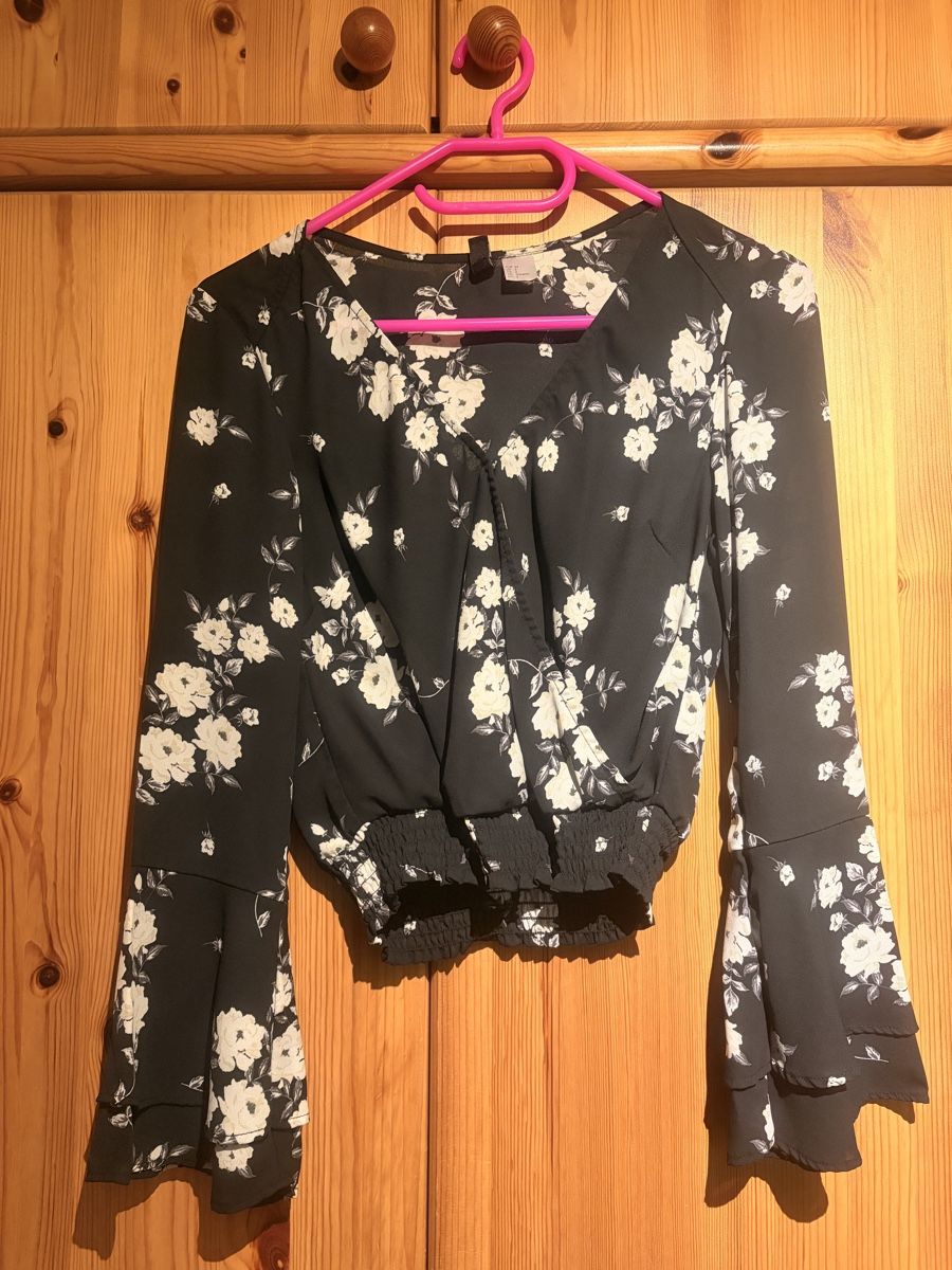 H&M Blusen: Bluse mit ausgestellten Ärmeln – Gebraucht aus Zürich von len_t5ch
