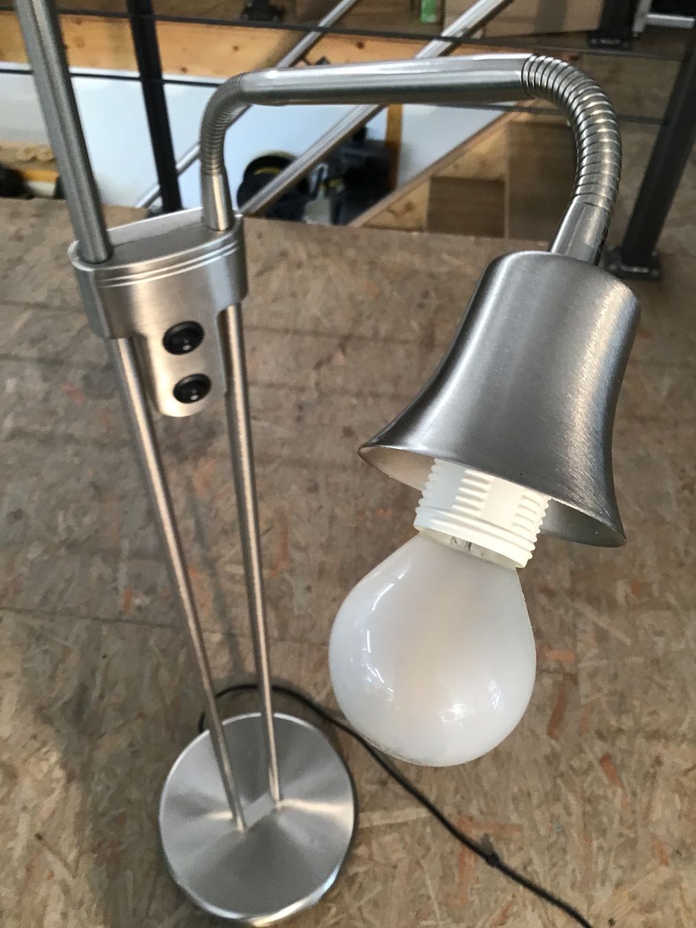 Lampade: Stehlampe Metall Silber mit Leselicht – Usato da Dübendorf venduto da sdbu-frappant 1