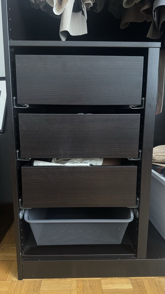 Schränke: Kleiderschrank dunkelbraun – Gebraucht aus Zürich von shopping_x8df 1