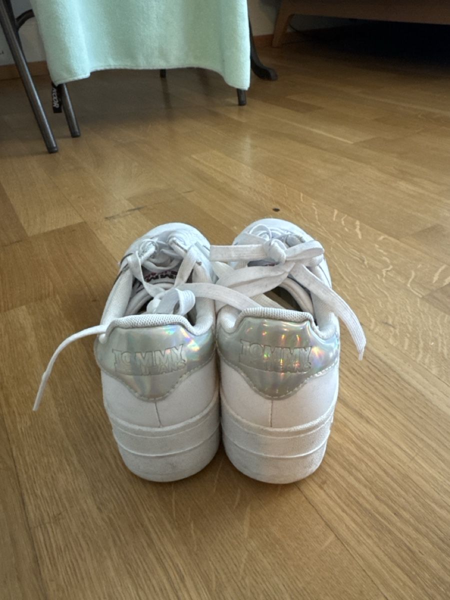 Tommy Hilfiger Scarpe da donna: Tommy Hilfiger White Platform Sneakers - Size eu 36 – Nuovo (secondo la descrizione) da Zürich venduto da queennn 2